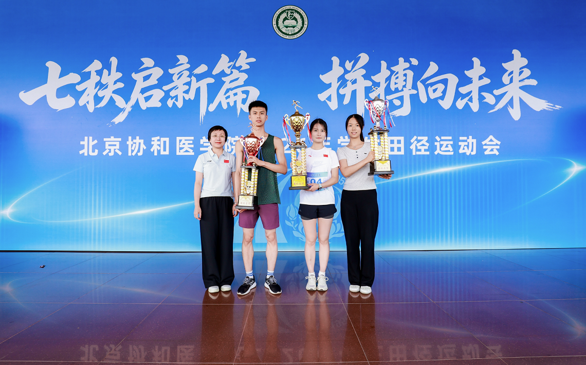 9e5d7a3d3f074260b3275b4565b9ee34.png 书记颁奖.png